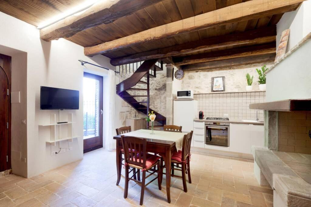 Authentic Villa Surrounded By Nature Terni Exterior photo